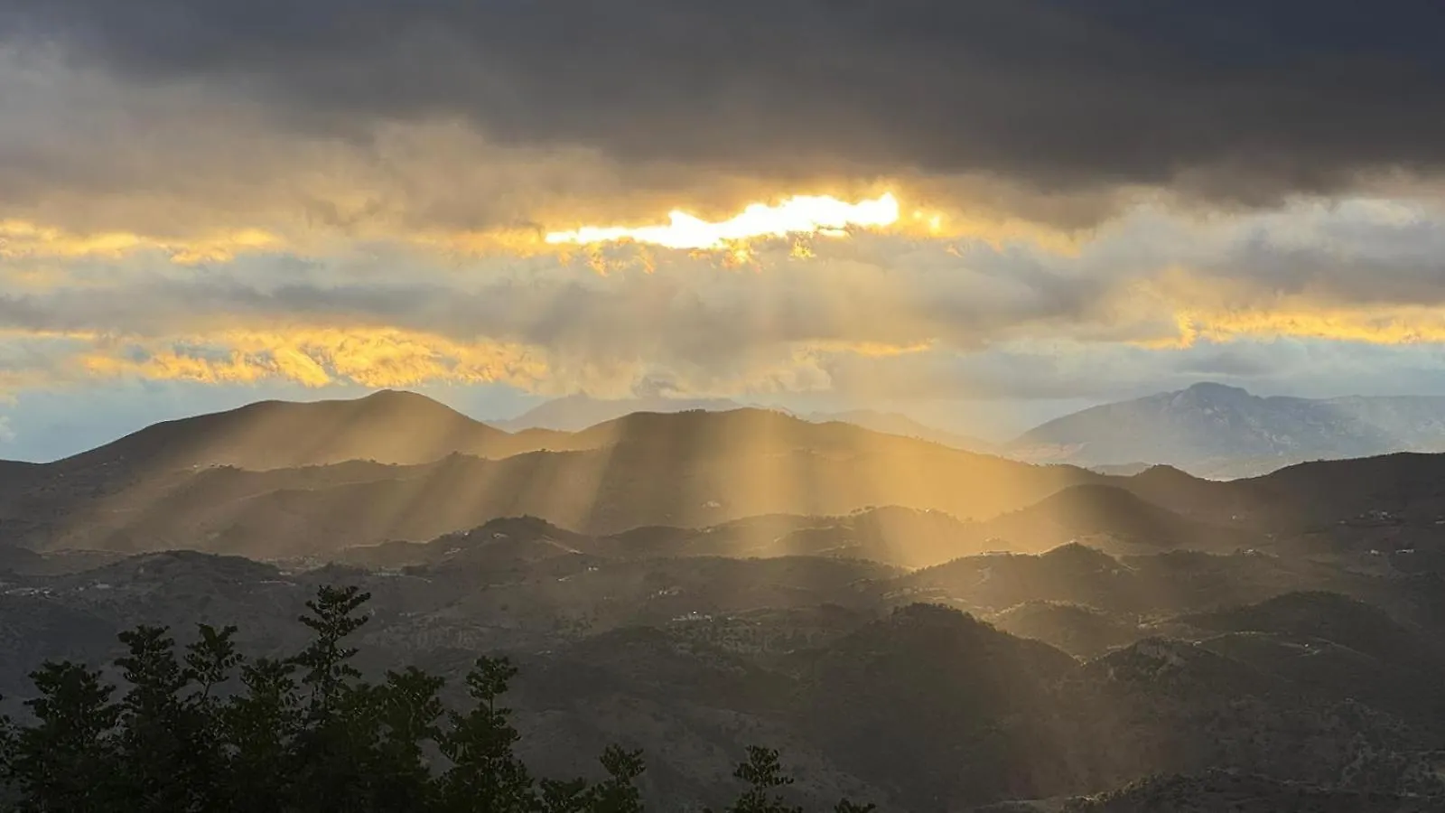 El Cielo, Cortijo En El Corazon De Las Montanas Malaga Hiszpania